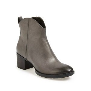 Clark’s Dark Grey Narrative “Movie Act” bootie.